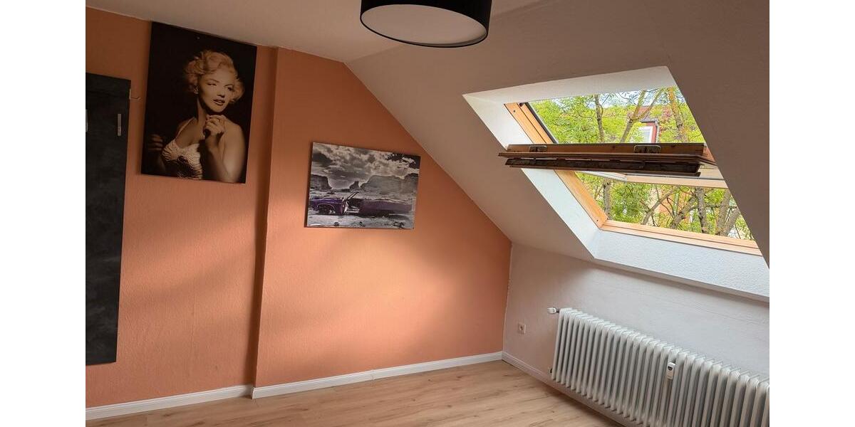 Dachgeschoßwohnung Kassel Südstadt - 1 Zimmer, 12 m&sup2;, 250&euro; | Angebot:26696977