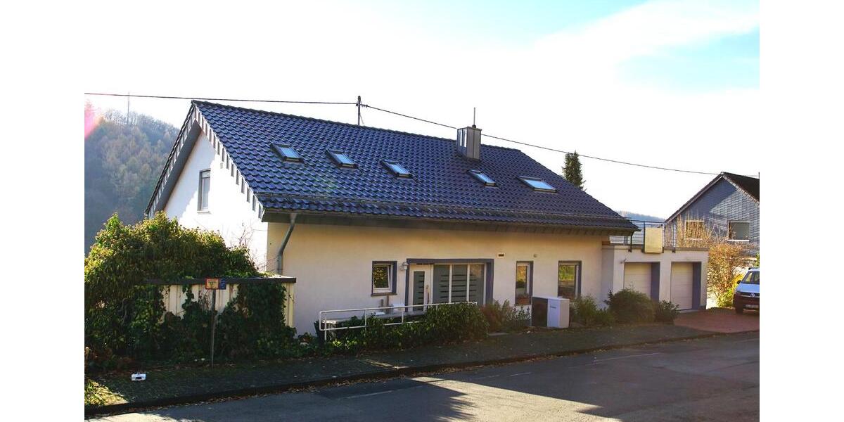 Dachgeschoßwohnung Netphen - 3 Zimmer, 88 m&sup2;, 840&euro; | Angebot:25023201