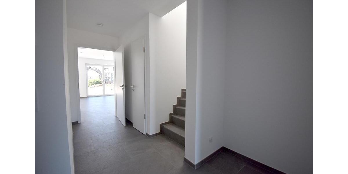 Neuwertig! Energieeffiziente 143m² Doppelhaushälfte mit Garten, Einbauküche und Garage in Straßfeld 5 zimmer