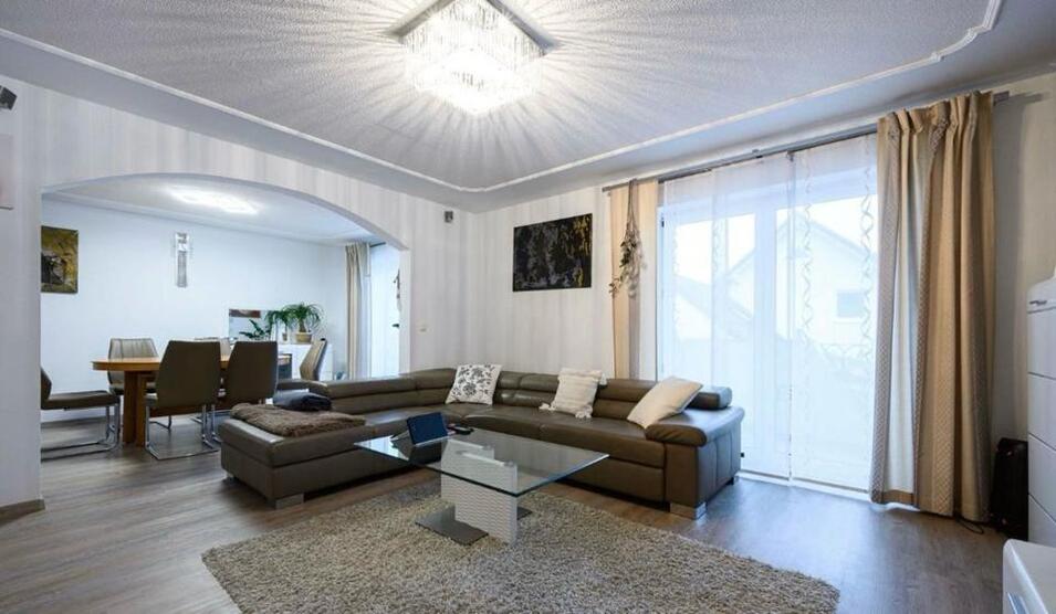 Helle und Großzügige 5,5-Zimmer-Wohnung in NeustadtDonau, Mauern