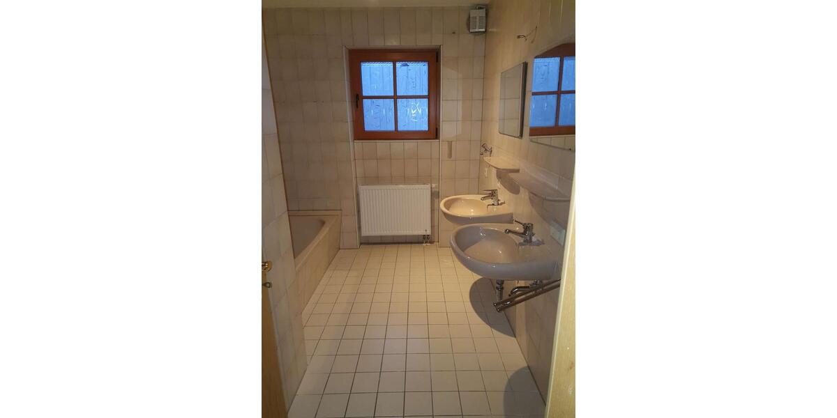 Etagenwohnung Wassertrüdingen - 3 Zimmer, 88 m&sup2;, 700&euro; | Angebot:25058212