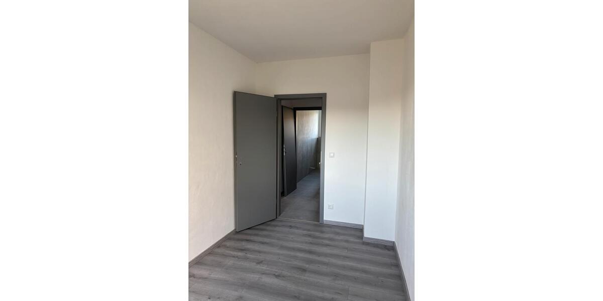 Etagenwohnung Lauta - 4 Zimmer, 67 m&sup2;, 600&euro; | Angebot:24982709