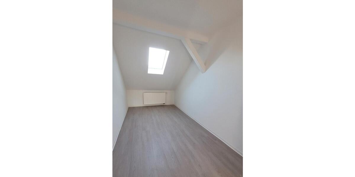 Dachgeschoßwohnung Waltershausen - 3 Zimmer, 77 m&sup2;, 480&euro; | Angebot:24596017