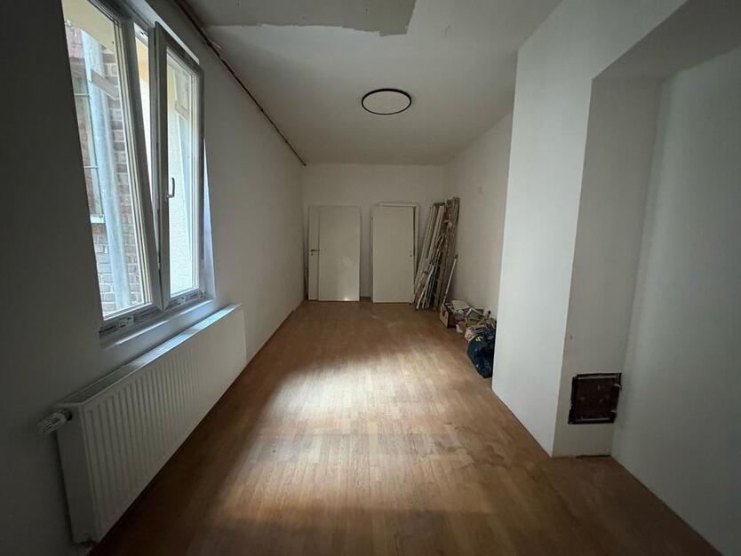 Reihenhaus Im Hinterhof von Mehrfamilienhaus In NBG SCHWEINAU
