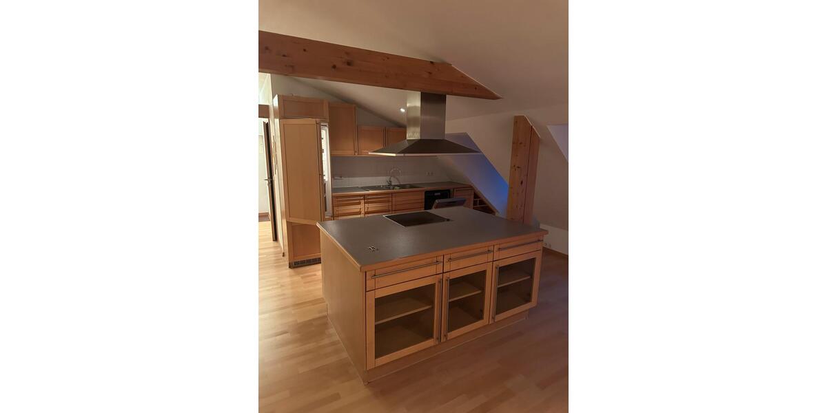 Dachgeschoßwohnung Vilsbiburg - 5 Zimmer, 130 m&sup2;, 1.200&euro; | Angebot:24346833