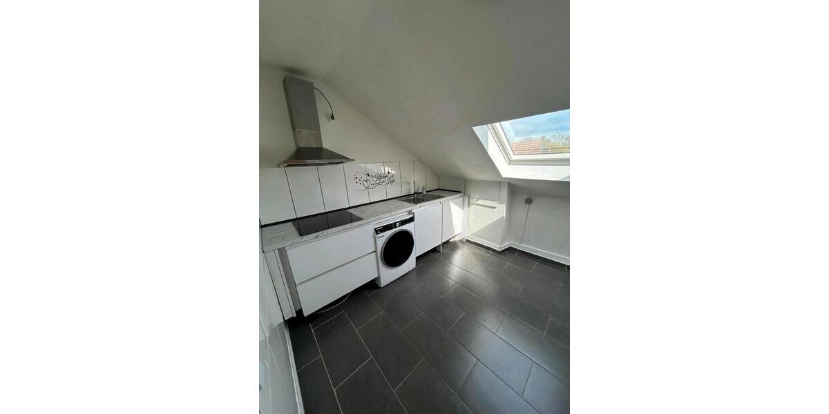 Dachgeschoßwohnung Germersheim - 5 Zimmer, 100 m&sup2;, 15&euro; | Angebot:26042576