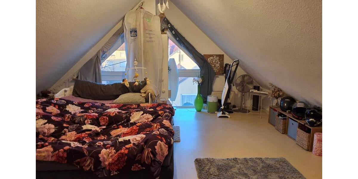 Dachgeschoßwohnung Balingen - 2.5 Zimmer, 73 m&sup2;, 880&euro; | Angebot:25903855