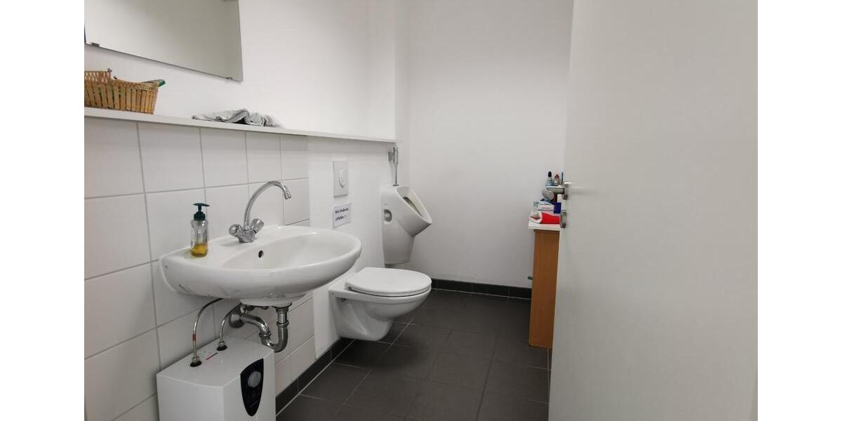 Deggendorf Zentrum: helle, großzügige Büroräume m. 4 Stellplätzen zimmer