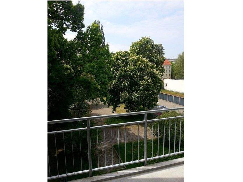 Qualitative Erdgeschoss- WE mit Balkon, FB-Heizung, Bad mit Dusche, Wanne, Fenster 2 zimmer