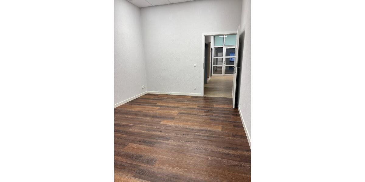 Erdgeschoßwohnung Zerbst (Anhalt) - 5 Zimmer, 135 m&sup2;, 810&euro; | Angebot:25855758