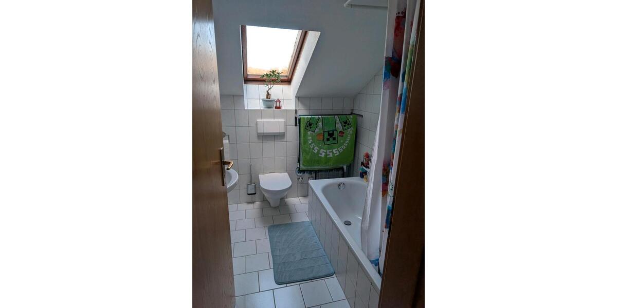 Dachgeschoßwohnung Wehretal - 4 Zimmer, 78 m&sup2;, 410&euro; | Angebot:26254536