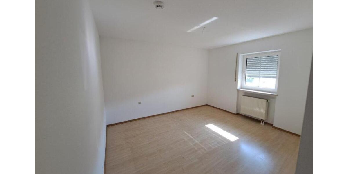 Erdgeschoßwohnung Deggendorf - 3 Zimmer, 84 m&sup2;, 830&euro; | Angebot:25868399