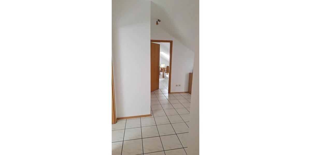 Dachgeschoßwohnung Jagsthausen - 3 Zimmer, 90 m&sup2;, 1.100&euro; | Angebot:23886728