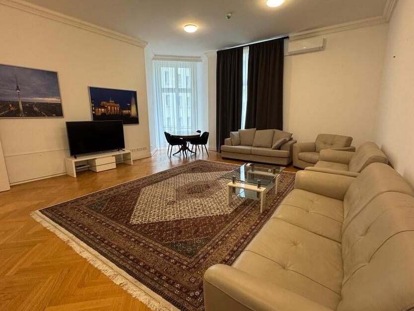 Luxus 4Zi Wohnung direkt am KaDeWe EK Fahrstuhl