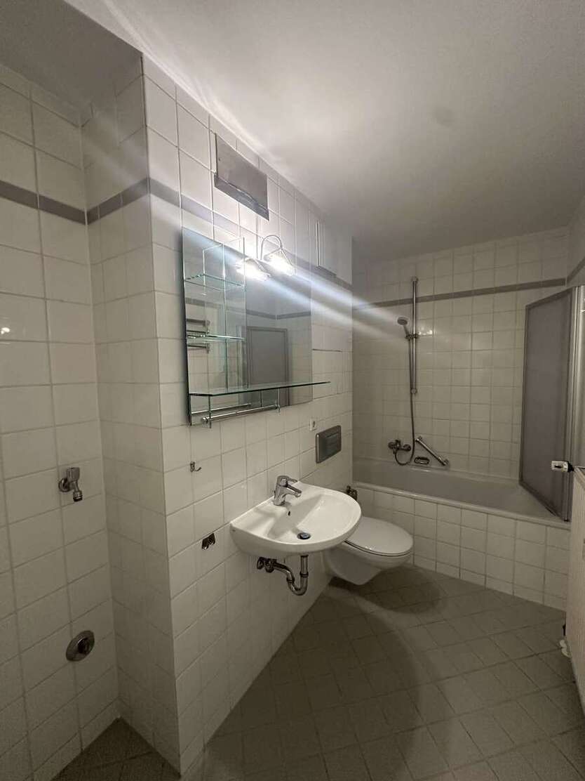 ++Frisch Sanierte 4-RW mit Balkon und 2 Badezimmer++ 4 zimmer