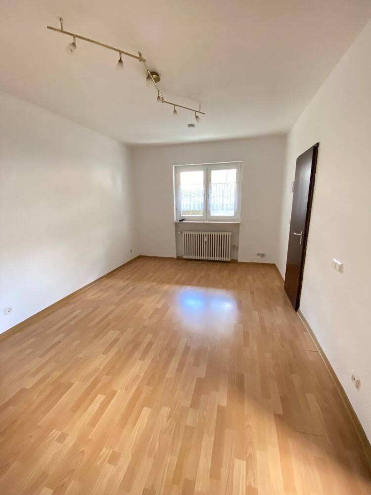 Renovierte 2-ZKB Single Wohnung mit EBK und Terrasse