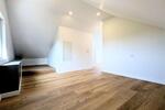 Frisch renoviert! Schönes WG-Zimmer in DG-Wohnung für junges Wohnen nahe Oldenburg Wildenloh