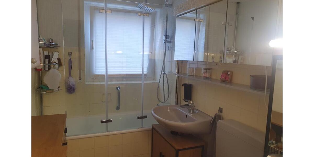 Modernisierte 4-Zimmer-Etagenwohnung mit Balkon und Einbauküche 4 zimmer