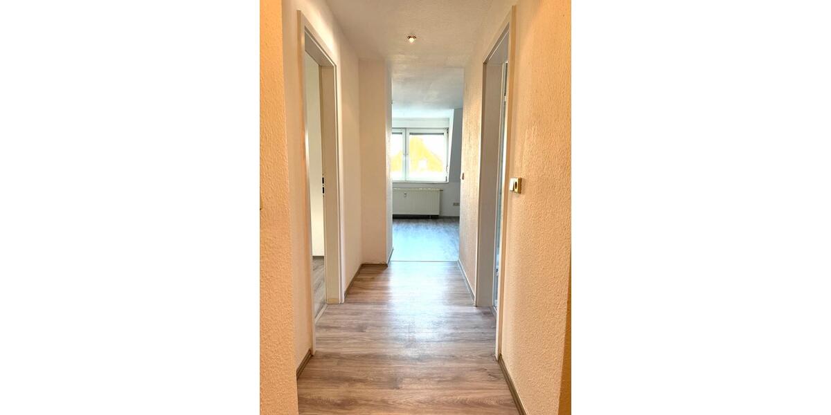 Dachgeschoßwohnung Bitterfeld-Wolfen Bitterfeld - 2 Zimmer, 50 m&sup2;, 325&euro; | Angebot:26449024