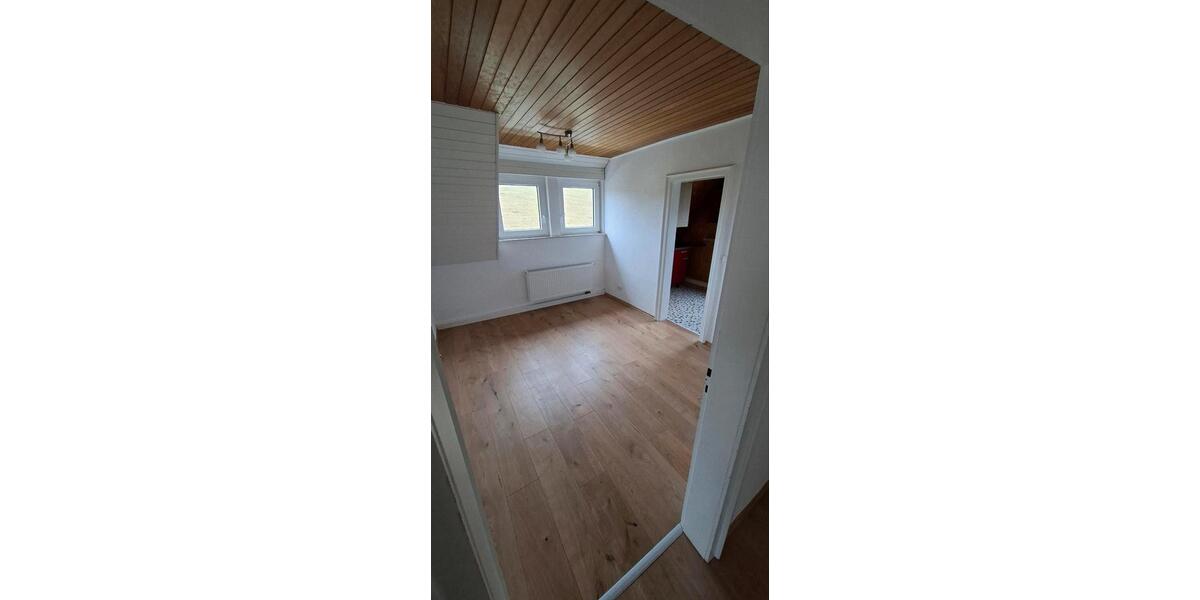 Dachgeschoßwohnung Siegen Dillnhütten - 4 Zimmer, 61 m&sup2;, 750&euro; | Angebot:24731142