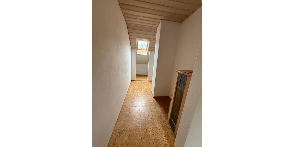 Dachgeschoßwohnung Wenzenbach - 3 Zimmer, 131 m&sup2;, 950&euro; | Angebot:25592241