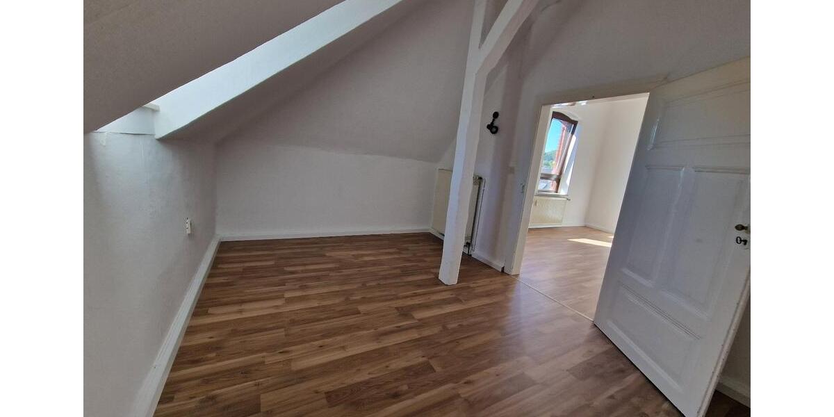 Dachgeschoßwohnung Bad Hersfeld - 5 Zimmer, 116 m&sup2;, 889&euro; | Angebot:25745440