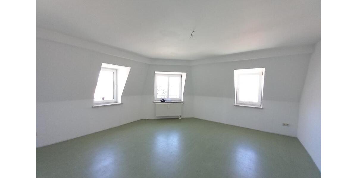 4-Zimmer Wohnung im 3. OG der Dr.-Külz-Str., Meerane, verfügbar ab sofort! 4 zimmer