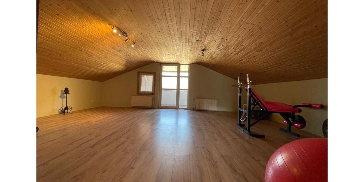 Etagenwohnung Springe - 5 Zimmer, 180 m&sup2;, 1.450&euro; | Angebot:24736538