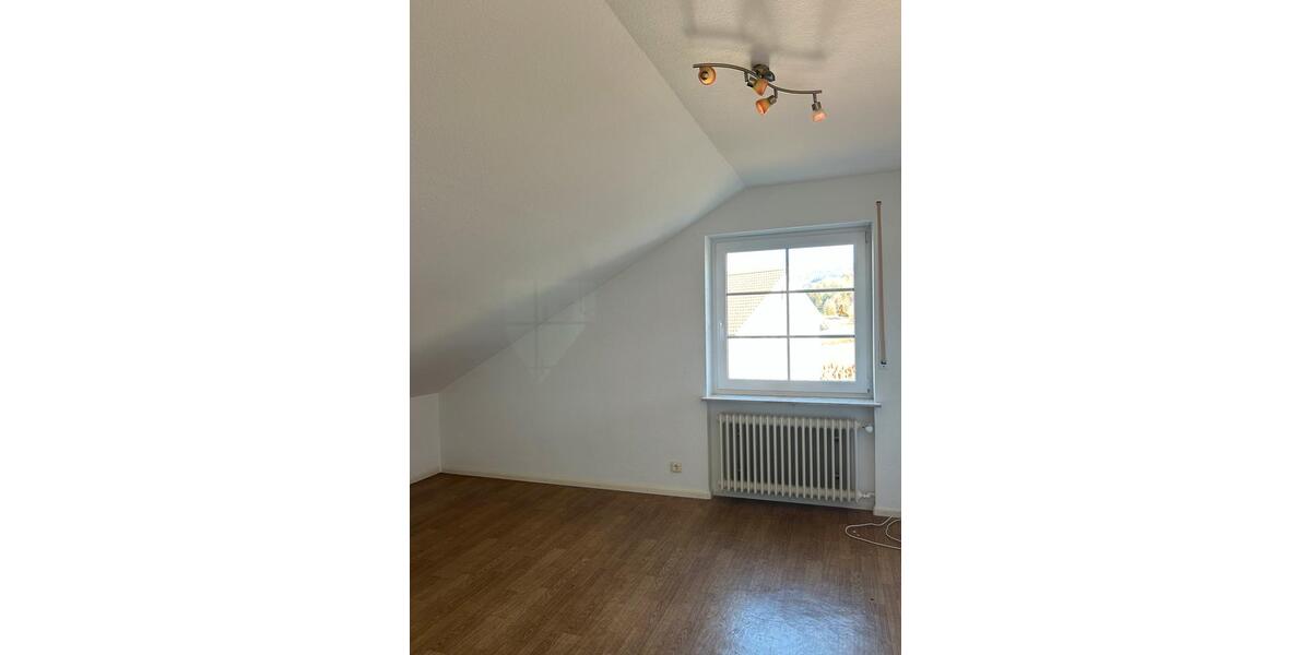 Dachgeschoßwohnung Lahr (Schwarzwald) - 3 Zimmer, 95 m&sup2;, 870&euro; | Angebot:26458269