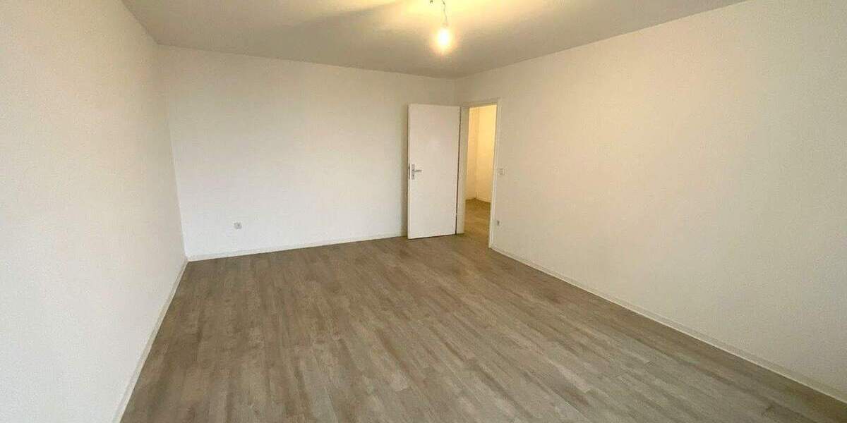 Zimmer Nürnberg Langwasser - 3 Zimmer, 80 m&sup2;, 899&euro; | Angebot:25780095