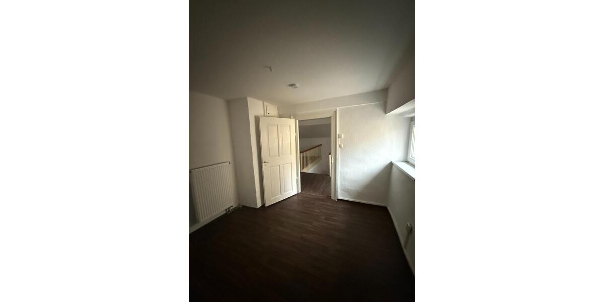 Erdgeschoßwohnung Scheinfeld - 7 Zimmer, 173 m&sup2;, 900&euro; | Angebot:24118533