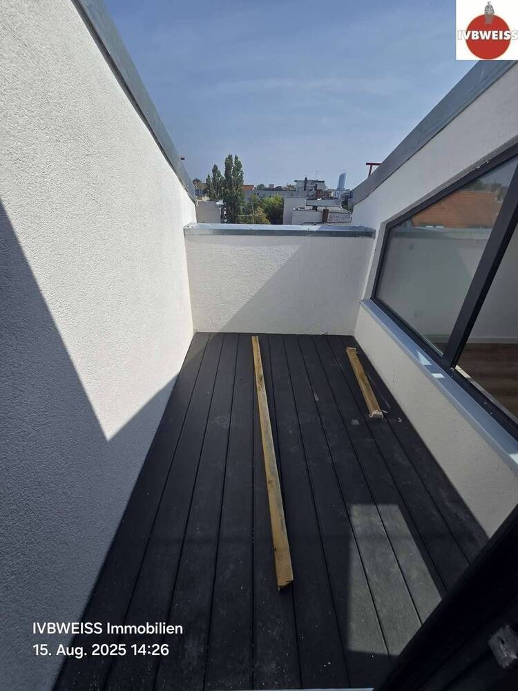 ERSTBEZUG NACH DACHAUSBAU Wohnen im Graefekiez (Schönleinstr.), 2 Zimmer, Terrasse, extrem hell
