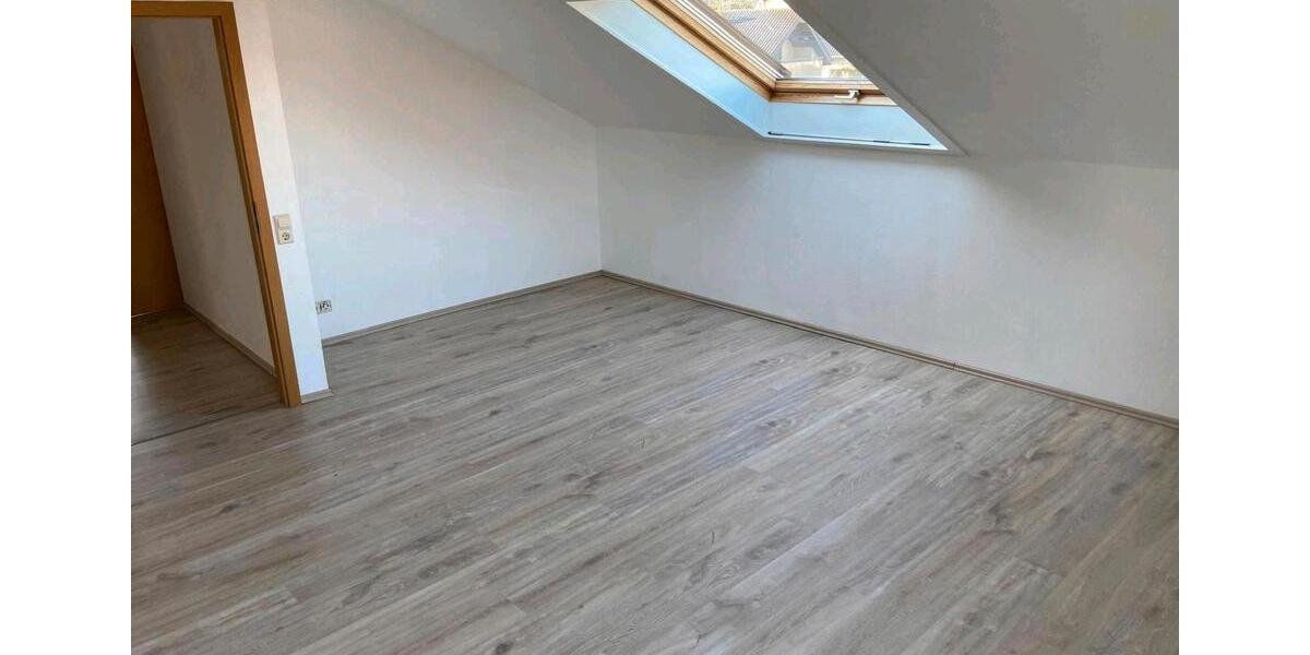 Dachgeschoßwohnung Beuren - 3 Zimmer, 80 m&sup2;, 880&euro; | Angebot:26042470