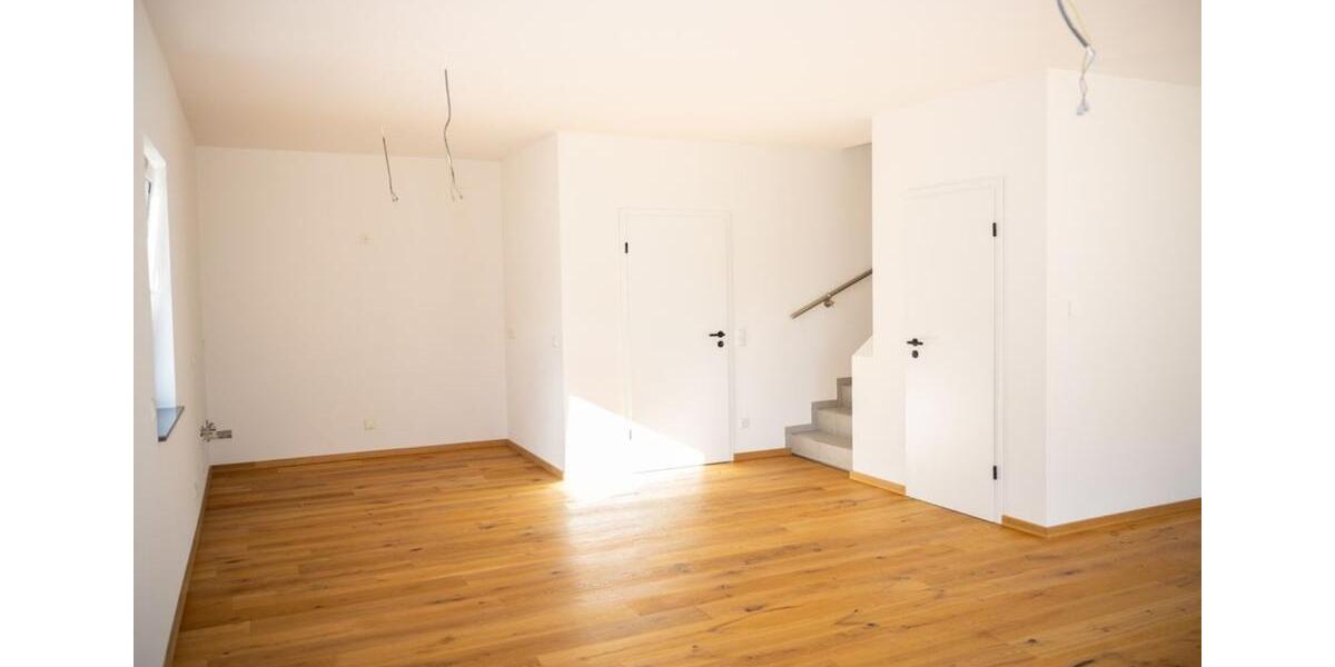 Doppelhaushälfte Deggendorf - 4 Zimmer, 130 m&sup2;, 1.560&euro; | Angebot:25872223