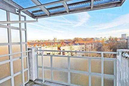 ERSTBEZUG nach MODERNISIERUNG: 2 Zimmer-Dachgeschosswohnung mit Blick über München... 2 zimmer