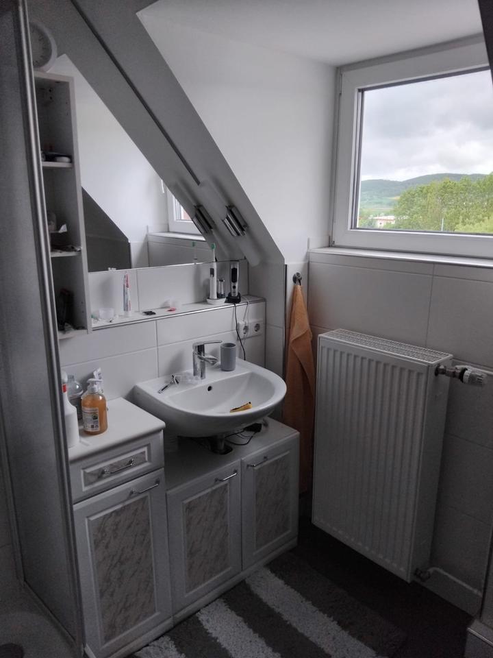 Top-renovierte Dachgeschoßwohnung zentral in ESW zu vermieten