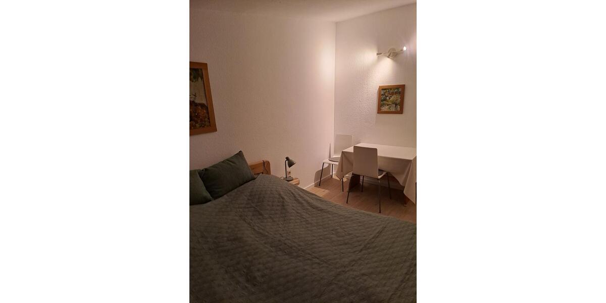 Doppelzimmer, Bad, Küche übern Gang, zu vermieten 1 zimmer