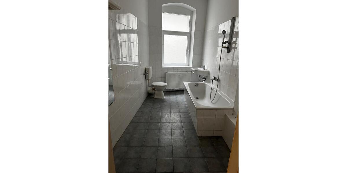 Etagenwohnung Weißenfels - 3 Zimmer, 81 m&sup2;, 486&euro; | Angebot:26051008