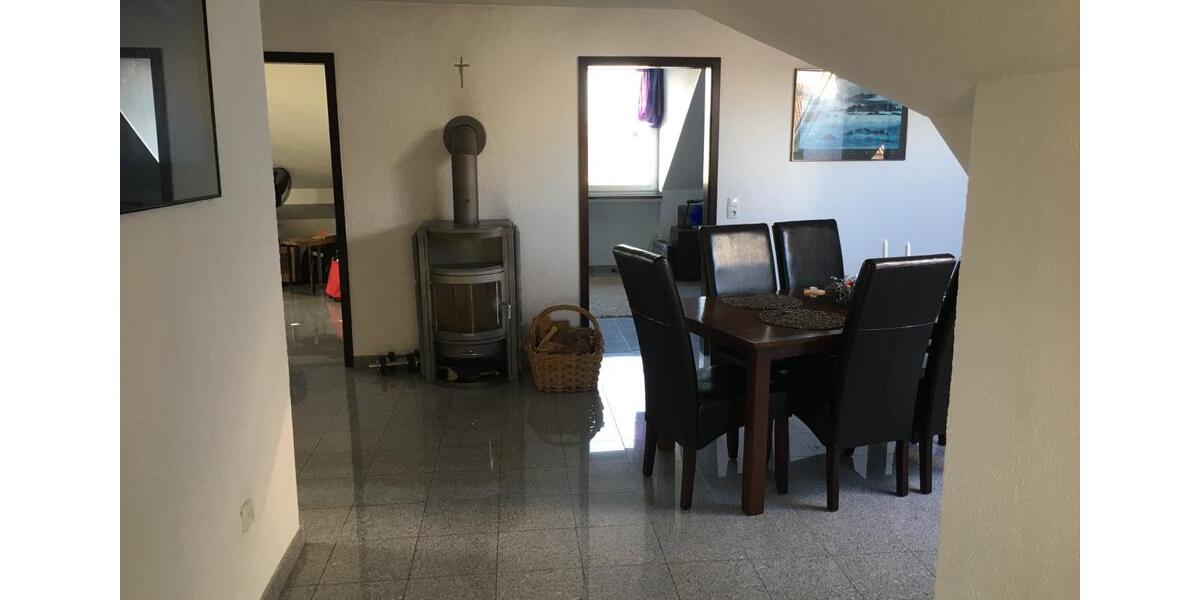 Dachgeschoßwohnung Kolitzheim - 5 Zimmer, 110 m&sup2;, 880&euro; | Angebot:24884524