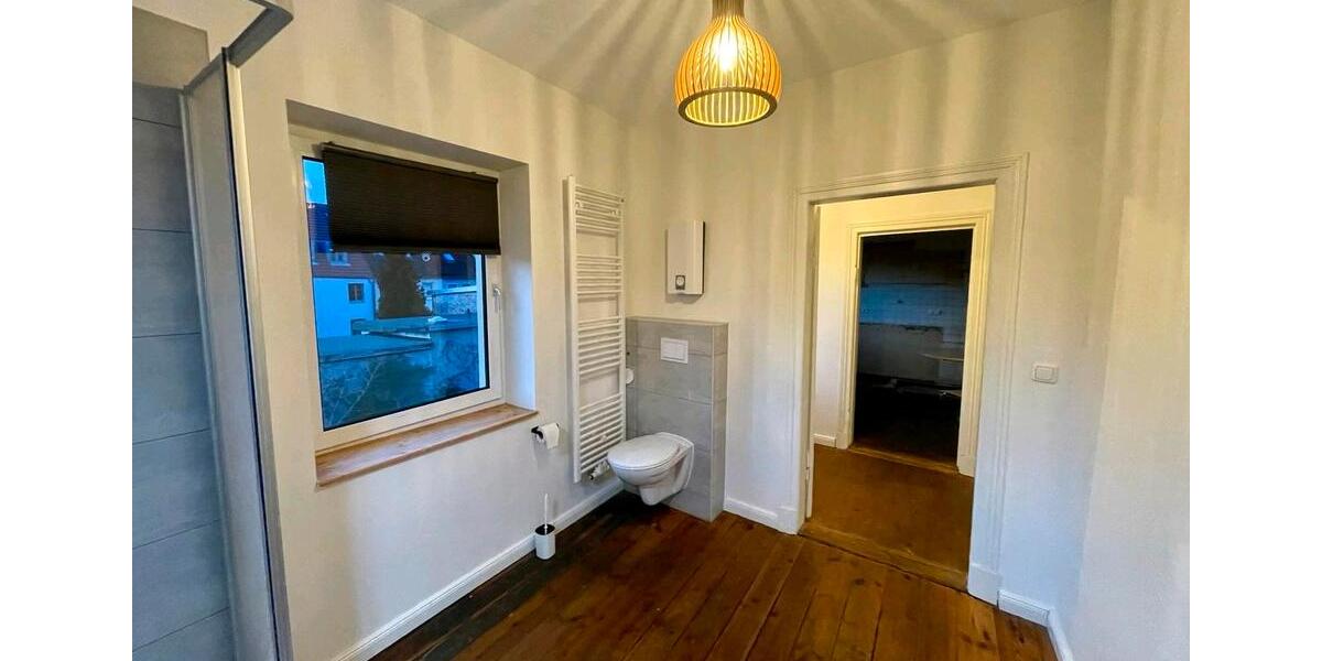 WG Zimmer in einer Altbauwohnung in guter Lage (5 Zi, je 24 qm) 5 zimmer