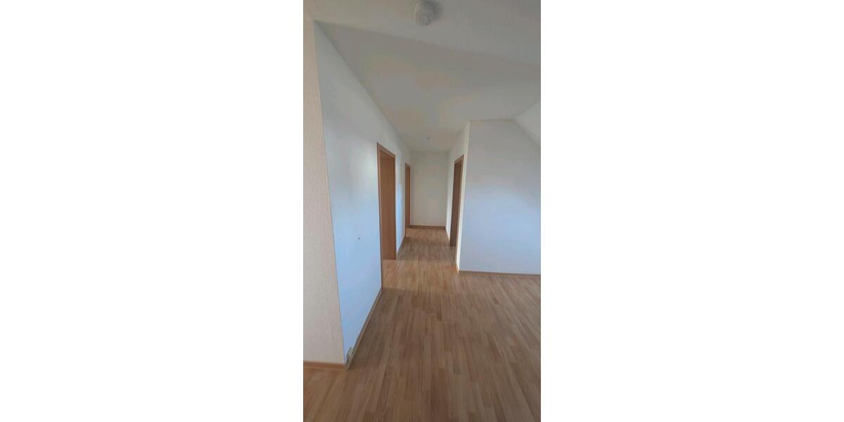 Dachgeschoßwohnung Schkeuditz - 3 Zimmer, 106 m&sup2;, 700&euro; | Angebot:25291764