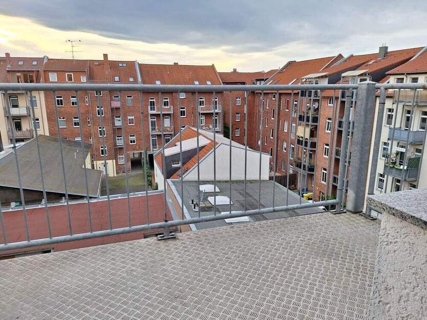 Großzügige 3-Zimmer Dachgeschoßwohnung mit Balkon und Stellplatz 3 zimmer