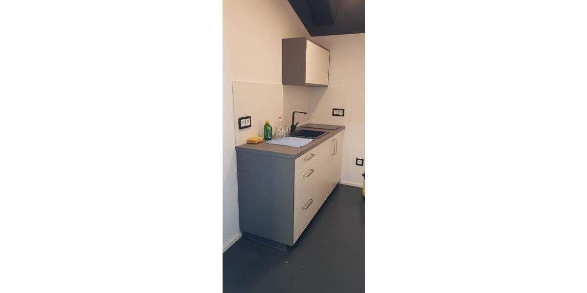 Gewerbeobjekt Kitzingen - 3 Zimmer, 190 m&sup2;, 1.495&euro; | Angebot:25240854