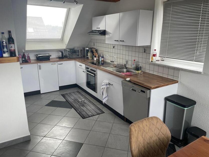 Renovierte 2-Zimmer Wohnung mit Einbauküche und Klimaanlage zimmer