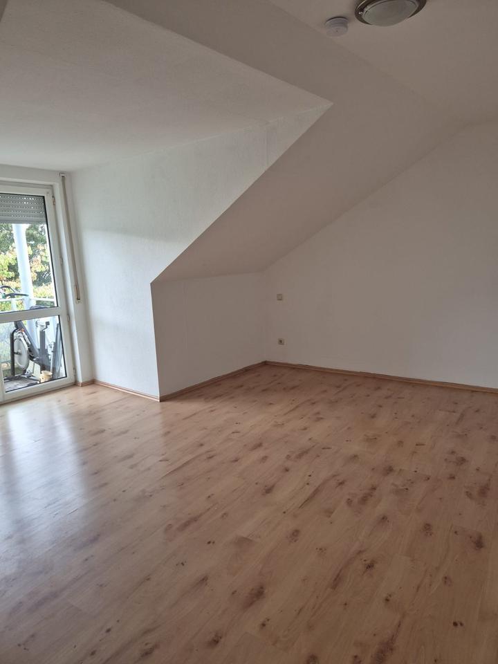 Helle Dachgeschoßwohnung im Zentrum von Deggendorf – 2 Zimmer