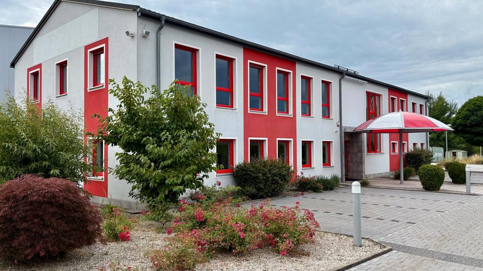 Ebenerdiges Lager mit Büro – Autobahnnähe mit Außenstellfläche zur Miete zimmer