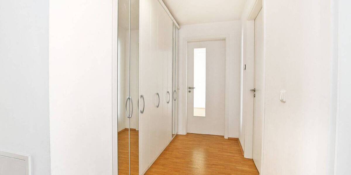 Etagenwohnung München Trudering-Riem - 4 Zimmer, 93 m&sup2;, 1.990&euro; | Angebot:26640963