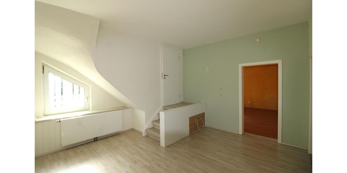 Einfamilienhaus Gunzenhausen - 8 Zimmer, 184 m&sup2;, 2.050&euro; | Angebot:24679181