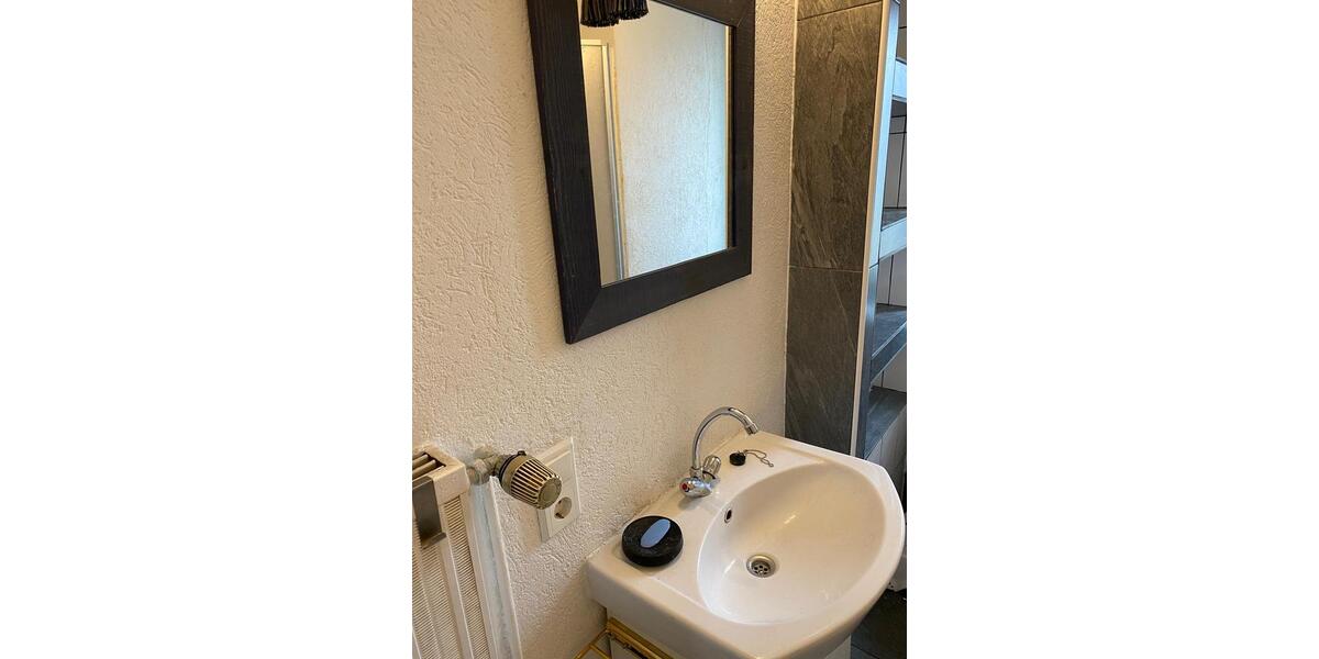 Sehr schöne und helle 2 Zimmer-Wohnung in zentraler Lage zimmer