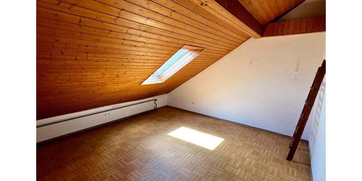 Dachgeschoßwohnung Neumarkt in der Oberpfalz Altenhof - 3 Zimmer, 42 m&sup2;, 495&euro; | Angebot:26024611